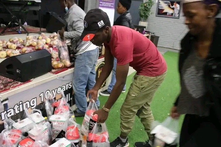 Food support for elderly and disadvantaged people in Johannesburg, South Africa